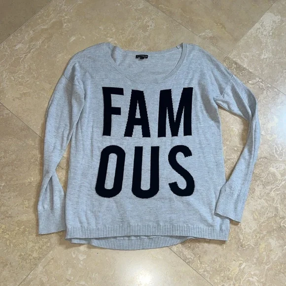 💕Cute sweater💕 - Picture 2 of 3